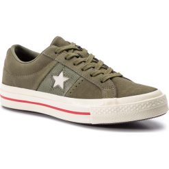 Tenisówki CONVERSE - One Star Ox 163198C Field Surplus/Enamel Red/Egret. Zielone półbuty damskie Converse, bez wzorów, ze skóry, sportowe, bez zapięcia. W wyprzedaży za 259,00 zł.