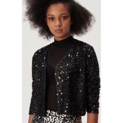 Cekinowy sweter - Czarny. Czarne swetry damskie Sinsay, s, bez wzorów, bez rękawów, bez kaptura. W wyprzedaży za 29,99 zł.