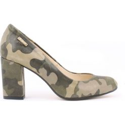 Czółenka na obcasie w stylu militarnym - skóra naturalna - model 042 - kolor moro. Szare czółenka damskie Zapato, na co dzień, moro, z jeansu, z okrągłym noskiem, bez obcasa, na obcasie. W wyprzedaży za 179,40 zł.