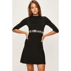 Pinko - Sukienka. Czarne sukienki damskie Pinko, s, z aplikacjami, z wiskozy, eleganckie, z okrągłym kołnierzem, bez rękawów, mini, rozkloszowane. W wyprzedaży za 879,90 zł.
