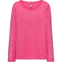 Sweter z koronką bonprix ciemnoróżowy. Różowe swetry damskie bonprix, w koronkowe wzory, z koronki, bez rękawów, bez kaptura. Za 74,99 zł.