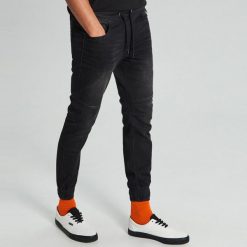 Jeansy slim jogger z przeszyciami - Czarny. Czarne jeansy męskie Cropp, m, bez wzorów. Za 139,99 zł.