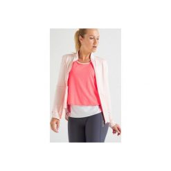 Bluza fitness kardio damska 500 jasnoróżowa. Różowe bluzy sportowe damskie DOMYOS, z elastanu, na fitness i siłownię. Za 59,99 zł.