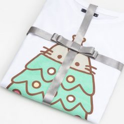 T-shirt z świątecznym nadrukiem Pusheen - Biały. Białe t-shirty damskie Reserved, s, z nadrukiem, wizytowe. Za 29,99 zł.