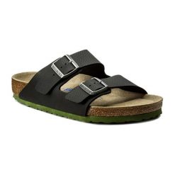 Klapki w kolorze czarnym. Czarne klapki męskie Birkenstock, bez wzorów, z materiału. W wyprzedaży za 269,95 zł.