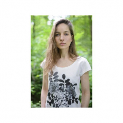 T-shirt flowers/ z organicznej bawełny. Białe t-shirty damskie Siss, s, z nadrukiem, z bawełny, z klasycznym kołnierzykiem. Za 150,00 zł.