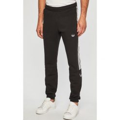 Adidas Originals - Spodnie. Czarne spodnie męskie adidas Originals, na co dzień, xl, bez wzorów, z bawełny, casualowe. W wyprzedaży za 229,90 zł.