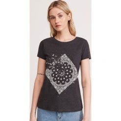 T-shirt z bawełny organicznej - Szary. Szare t-shirty damskie Reserved, s, bez wzorów, z bawełny, bez kołnierzyka. W wyprzedaży za 23,99 zł.