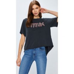 Guess Jeans - Top. Szare topy damskie marki Guess Jeans, s, z nadrukiem, z poliesteru, z okrągłym kołnierzem. W wyprzedaży za 179,90 zł.
