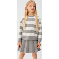 Mango Kids - Sweter dziecięcy Cori 116-164 cm. Szare swetry dziewczęce z poliesteru, z okrągłym kołnierzem, krótkie. W wyprzedaży za 49,90 zł.