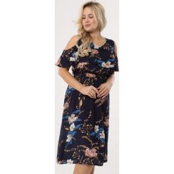 Granatowa Sukienka Orchid. Niebieskie sukienki damskie Born2be, xl, bez wzorów, bez kołnierzyka, bez rękawów. W wyprzedaży za 69,99 zł.