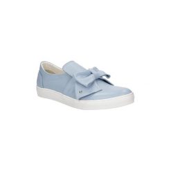 Buty Casu Slip on skórzany z kokardą 1967. Szare trampki i tenisówki damskie marki Casu, bez wzorów, bez zapięcia. Za 109,99 zł.
