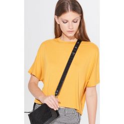 Wiskozowa koszulka oversize - Żółty. Żółte koszulki damskie Mohito, s, z wiskozy. W wyprzedaży za 14,99 zł.