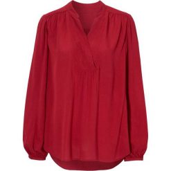 Cellbes Bluzka czerwony female czerwony 38/40. Czerwone bluzki damskie Cellbes, bez wzorów, z dekoltem w serek, bez rękawów. W wyprzedaży za 42,00 zł.