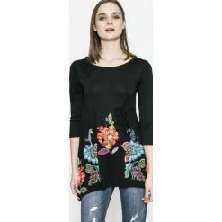 Desigual - Bluzka. Czarne bluzki nietoperze Desigual, m, z nadrukiem, z dzianiny, casualowe, z okrągłym kołnierzem. W wyprzedaży za 139,90 zł.
