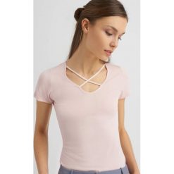 T-shirty damskie: Koszulka ze skrzyżowanymi paseczkami