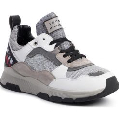Sneakersy TOMMY HILFIGER - Patent Fashion Runner FW0FW04609 White YBS. Szare półbuty damskie TOMMY HILFIGER, z zamszu. Za 579,00 zł.