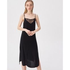 Sukienka z koronką - Czarny. Czarne sukienki damskie Sinsay, s, w koronkowe wzory, z koronki, bez kołnierzyka, bez rękawów. Za 49,99 zł.