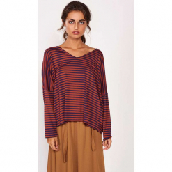 Koszulka w kolorze czerwono-fioletowym ze wzorem. Czerwone t-shirty damskie marki Dioxide, s, w paski, z długim rękawem. W wyprzedaży za 79,95 zł.
