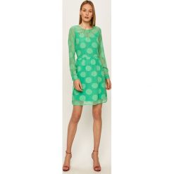 Vero Moda - Sukienka. Zielone sukienki damskie Vero Moda, na co dzień, s, bez wzorów, z poliesteru, casualowe, z okrągłym kołnierzem, z długim rękawem, długie, mini, rozkloszowane. W wyprzedaży za 99,90 zł.
