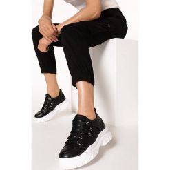 Czarne Sneakersy Calyreisis. Czarne sneakersy damskie Born2be. Za 99,99 zł.