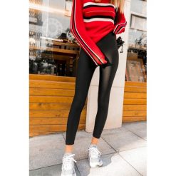 Damskie legginsy BESIE BLACK. Czarne legginsy sportowe damskie Damskie legginsy BESIE BLACK, s, bez wzorów. W wyprzedaży za 39,00 zł.