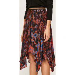 Desigual - Spódnica. Spódniczki damskie Desigual, s, z elastanu, midi, asymetryczne. Za 449,90 zł.