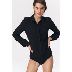 Bluzka koszulowa body czarna - 42. Czarne bluzki damskie e-margeritka.pl, s, bez wzorów, z tkaniny, eleganckie, z koszulowym kołnierzykiem, z długim rękawem. Za 138,99 zł.