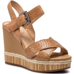 Espadryle GEOX - D Yulimar C D92CFC 0819D C6738 Lt Taupe. Pomarańczowe espadryle damskie Geox, bez wzorów, ze skóry, bez obcasa, na obcasie. W wyprzedaży za 299,00 zł.