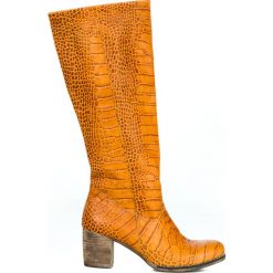 Kozaki - skóra naturalna - model 154 - kolor brązowy przypalany. Pomarańczowe kozaki damskie Zapato, do pracy, na lato, ze skóry, biznesowe, na wysokim obcasie, na obcasie, bez zapięcia. W wyprzedaży za 374,25 zł.