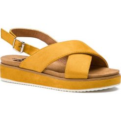 Sandały REFRESH - 69834 Panama. Żółte klapki damskie Refresh, bez wzorów, z tworzywa sztucznego, bez obcasa. W wyprzedaży za 139,00 zł.