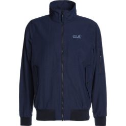 Jack Wolfskin HUNTINGTON Kurtka Outdoor night blue. Niebieskie kurtki sportowe męskie Jack Wolfskin, m, bez wzorów, z bawełny, bez kaptura, outdoorowe. W wyprzedaży za 434,85 zł.