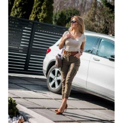 Spodnie ,,BOJÓWKI VANESS" oliwka. Spodnie damskie Divinostyle, s, bez wzorów, z elastanu. Za 169,00 zł.