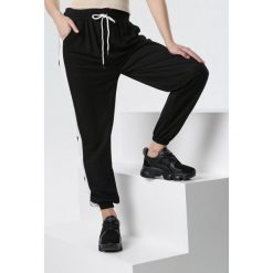 Czarne Spodnie Hi Candy. Czarne spodnie damskie Born2be, xl, z dresówki. Za 59,99 zł.