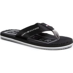 Japonki TOMMY HILFIGER - Massage Footbed Th Beach Sandal FM0FM02695 Black BDS. Czarne klapki męskie TOMMY HILFIGER, bez wzorów, z tworzywa sztucznego. Za 179,00 zł.