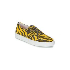 Buty Moschino Cheap CHIC LIBORIA. Żółte trampki i tenisówki damskie marki Moschino Cheap CHIC, bez wzorów, bez zapięcia. Za 743,20 zł.