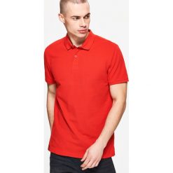 Koszulka polo - Czerwony. Czerwone koszulki męskie Cropp, s, bez wzorów, bez rękawów. Za 39,99 zł.