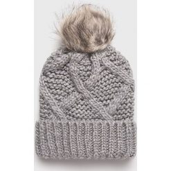 Only - Czapka Tiffanie. Szare czapki damskie ONLY, na zimę, bez wzorów, z poliesteru. W wyprzedaży za 34,90 zł.