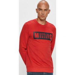 Mustang - Bluza bawełniana. Czerwone bluzy męskie Mustang, s, z nadrukiem, z bawełny, z okrągłym kołnierzem, bez rękawów, bez kaptura. Za 199,90 zł.