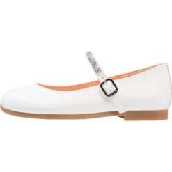 Unisa CLERVY Baleriny z zapięciem white. Białe baleriny dziewczęce Unisa, z materiału. Za 359,00 zł.