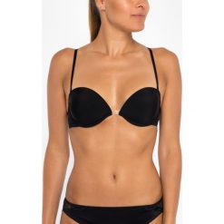 Biustonosz z fiszbiną Wonderbra WB009243. Czarne biustonosze Wonderbra, bez wzorów, z elastanu. W wyprzedaży za 119,00 zł.