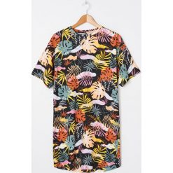 T-shirtowa sukienka oversize - Wielobarwny. Sukienki damskie House, s, bez wzorów, bez kołnierzyka, bez rękawów, oversize. Za 79,99 zł.