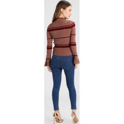 Swetry klasyczne damskie: Fashion Union Petite HIGH NECK STRIPE Sweter taupe/brown