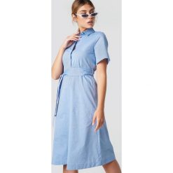 MANGO Sukienka Carpas - Blue. Szare sukienki mini marki Mango, na co dzień, l, z tkaniny, casualowe, z dekoltem halter, na ramiączkach, rozkloszowane. W wyprzedaży za 127,37 zł.
