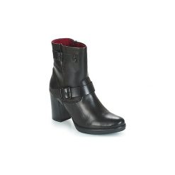 Botki Tamaris VICTORIA. Czarne botki damskie Tamaris, bez obcasa, bez zapięcia. W wyprzedaży za 244,90 zł.