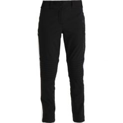 Superdry SUPER SLALOM SKI PANT Spodnie narciarskie black. Czarne spodnie damskie Superdry, xl, bez wzorów, z elastanu, długie, narciarskie. W wyprzedaży za 467,40 zł.