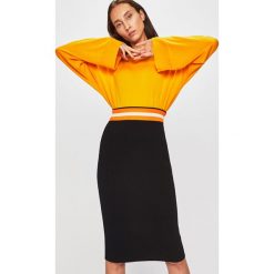 Calvin Klein - Spódnica. Czarne spódniczki damskie Calvin Klein, na co dzień, s, bez wzorów, z elastanu, casualowe, z podwyższonym stanem, midi, ołówkowe. W wyprzedaży za 329,90 zł.