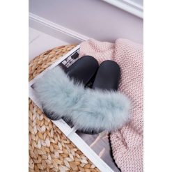Damskie Klapki z Naturalnym Futerkiem Miętowe Naturis. Zielone klapki damskie Tagless, bez wzorów, bez obcasa. Za 129,00 zł.