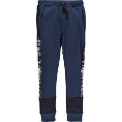 Mek - Spodnie dziecięce 128-170 cm. Szare spodnie chłopięce Mek, z nadrukiem, z bawełny, sportowe. W wyprzedaży za 69,90 zł.