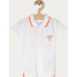 Guess Jeans - Polo dziecięce 92-122 cm. Białe t-shirty chłopięce Guess Jeans, z aplikacjami, z bawełny, z krótkim rękawem. W wyprzedaży za 99,90 zł.